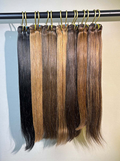 Solid color straight human hair bundles arranged by shade